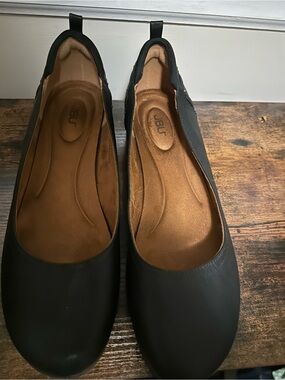 JBU Women’s Black Slip-On Ballet Flats